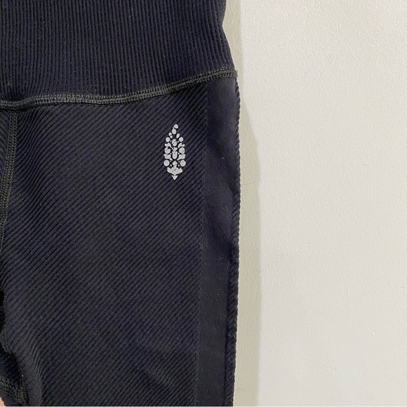 FREE PEOPLE FP Movement Textured Free Throw Legging Black Active Sporty Size XS - Picture 3 of 7